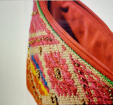 Load image into Gallery viewer, Ruggine Handmade Fine Cotton Yarn Dye Jacquard Ethnic Patterned Wristlet Clutch
